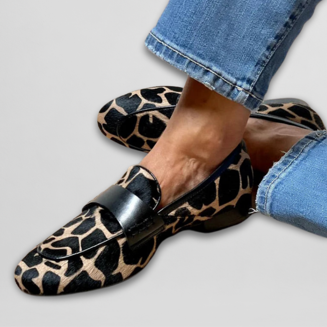 Mocassim de onça com estampa animal